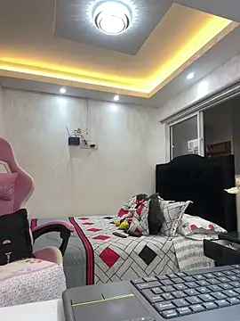 Hot beauty   online show from 05/27/26, 04:20