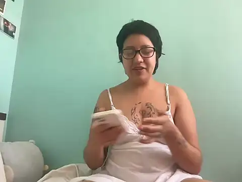 Snapshot of bbymadokaa chatting on 12/05/25, 04:47 bbymadokaa online show from 12/05/25, 04:47