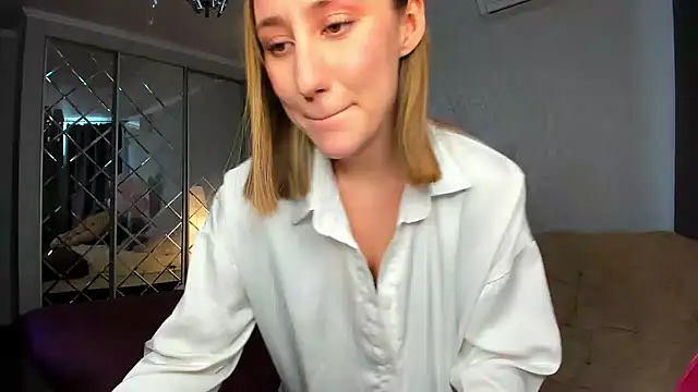 Snapshot of MelodyOfLovee chatting on 01/25/25, 08:53 MelodyOfLovee online show from 01/25/25, 08:53