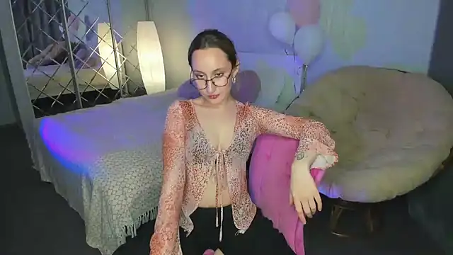 Snapshot of MelodyOfLovee chatting on 02/15/25, 02:11 MelodyOfLovee online show from 02/15/25, 02:11