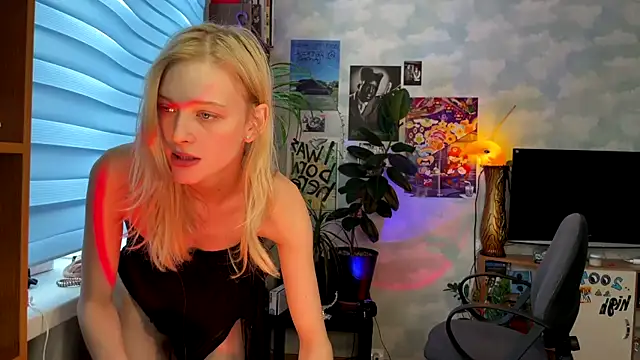 Evvie Summn1 online show from 02/23/25, 05:34