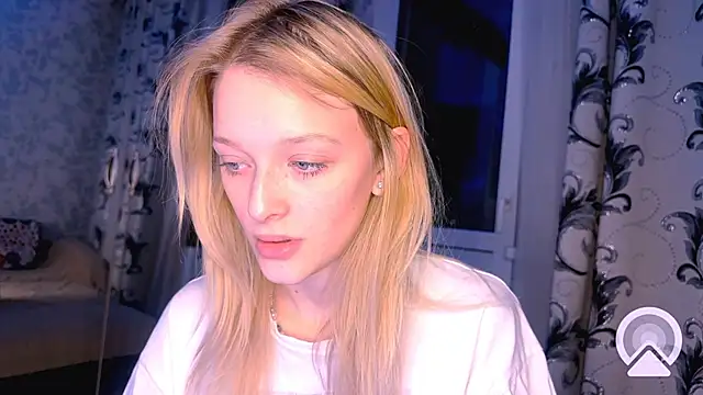 Evvie Summn1 online show from 03/02/25, 07:23