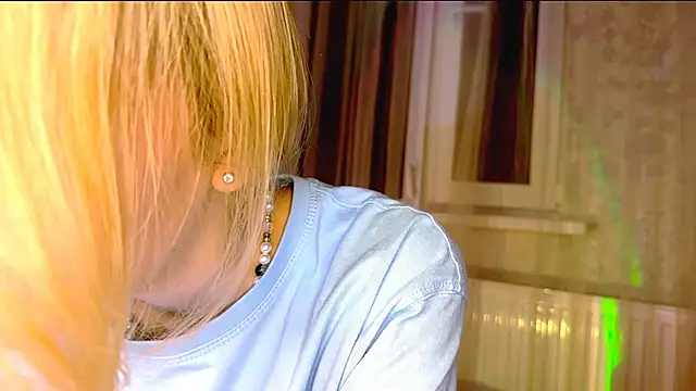 Evvie Summn1 online show from 03/04/25, 02:53