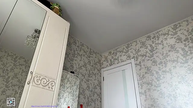 Evvie Summn1 online show from 10/18/25, 08:59