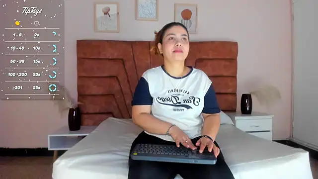 MAHIASMITH13 online show from 03/12/25, 01:30