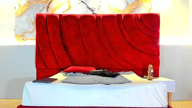 MAISE HILL1 online show from 11/12/25, 01:44