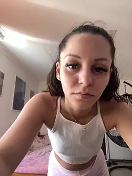 Snapshot of Chiara0102 chatting on 05/29/26, 10:35 Chiara0102 online show from 05/29/26, 10:35