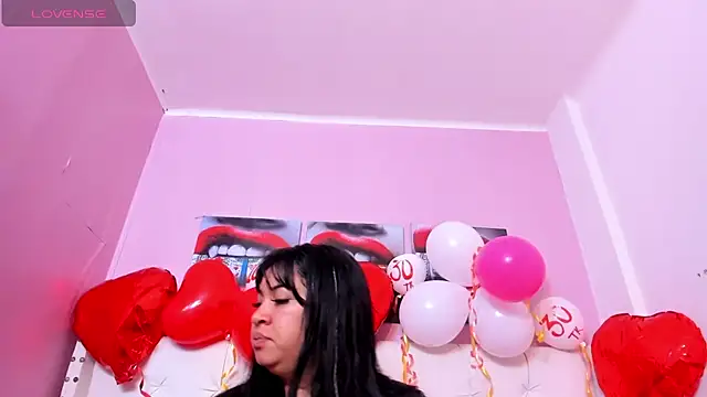 Snapshot of alice__tylor chatting on 02/21/25, 11:33 alice tylor online show from 02/21/25, 11:33