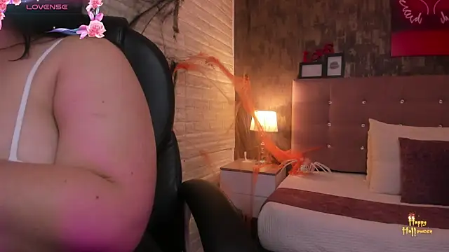 Snapshot of alice__tylor chatting on 11/06/25, 11:00 alice tylor online show from 11/06/25, 11:00