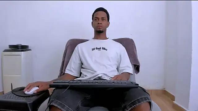 Snapshot of jack_crawfortt chatting on 11/01/25, 03:25 jack crawfortt online show from 11/01/25, 03:25