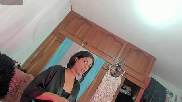 Itsme Daniela online show from 10/10/25, 03:22