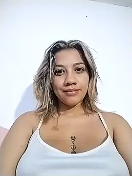 Snapshot of nina_carther chatting on 02/17/25, 12:05 nina carther online show from 02/17/25, 12:05