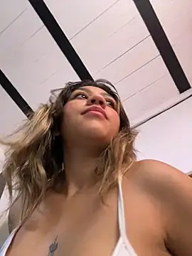 Snapshot of nina_carther chatting on 10/16/25, 12:06 nina carther online show from 10/16/25, 12:06