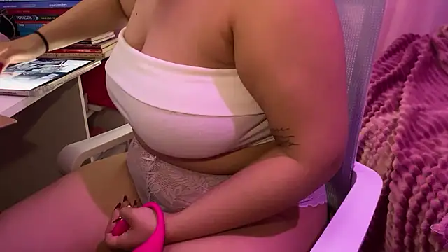 Snapshot of hannahcdmx chatting on 11/12/25, 07:24 hannahcdmx online show from 11/12/25, 07:24