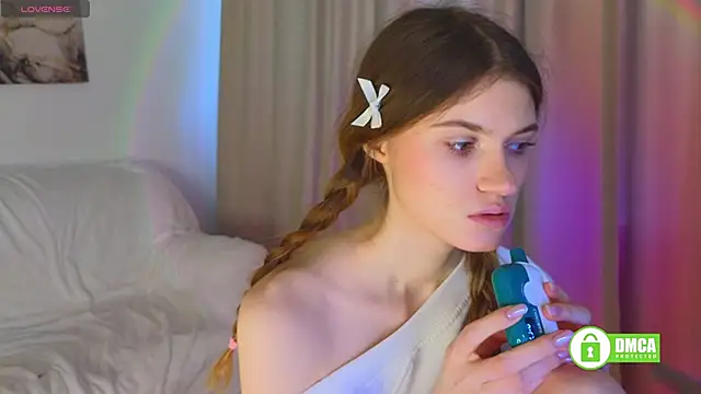 Hello Vivienne online show from 03/19/25, 03:29