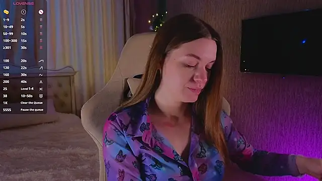 Lovella Lips online show from 12/23/24, 10:32