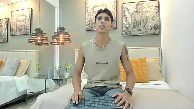 Snapshot of kieran_derek chatting on 12/15/25, 11:20 kieran derek online show from 12/15/25, 11:20