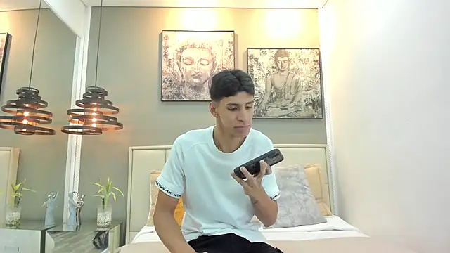 Snapshot of kieran_derek chatting on 12/21/25, 02:19 kieran derek online show from 12/21/25, 02:19