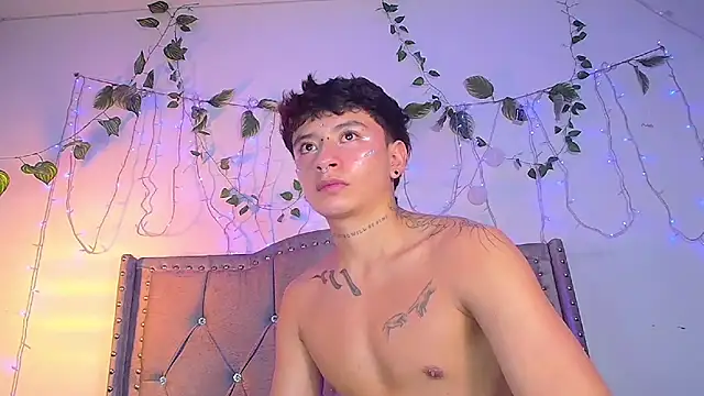 Snapshot of daimond_01 chatting on 02/14/25, 04:37 daimond 01 online show from 02/14/25, 04:37