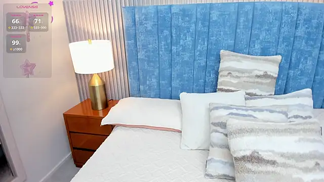 pretty sunlight  online show from 10/15/25, 01:39