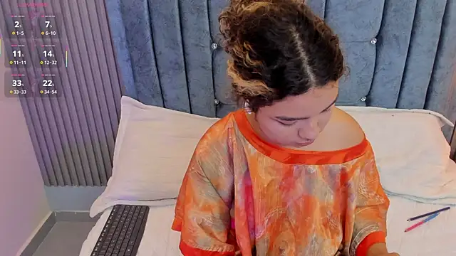 pretty sunlight  online show from 07/18/26, 09:29