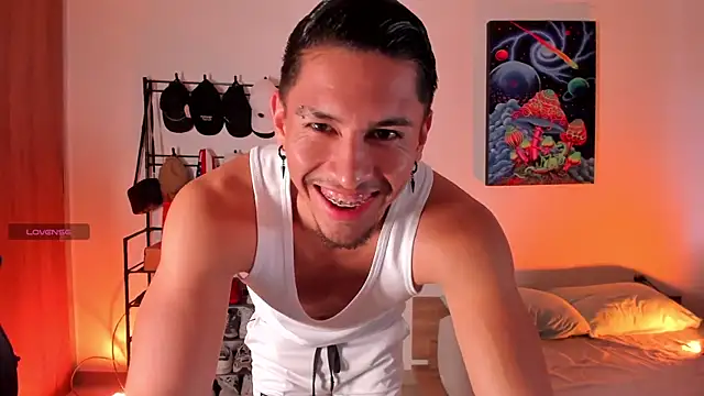 Snapshot of Aaronfox_x chatting on 07/14/26, 09:53 Aaronfox x online show from 07/14/26, 09:53