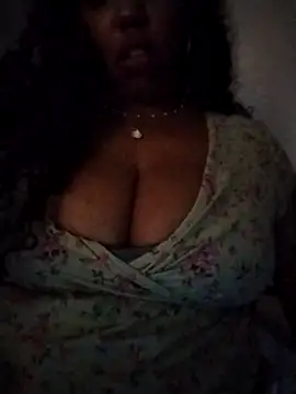 Snapshot of KittyKayla chatting on 10/30/25, 05:53 KittyKayla online show from 10/30/25, 05:53