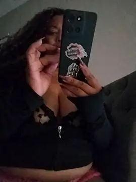 Snapshot of KittyKayla chatting on 11/18/25, 09:25 KittyKayla online show from 11/18/25, 09:25