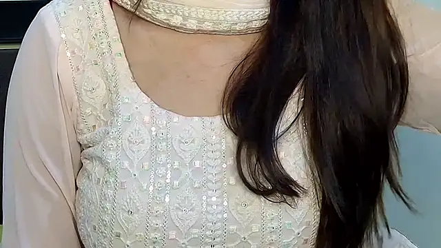 Snapshot of MIss-Naina chatting on 09/29/25, 10:53 MIss-Naina online show from 09/29/25, 10:53