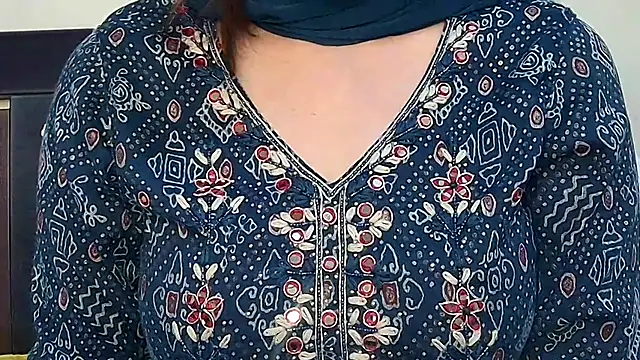 Snapshot of MIss-Naina chatting on 10/07/25, 07:49 MIss-Naina online show from 10/07/25, 07:49