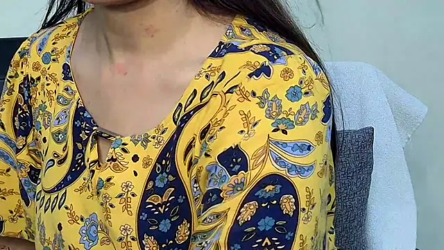 Snapshot of MIss-Naina chatting on 10/09/25, 08:23 MIss-Naina online show from 10/09/25, 08:23