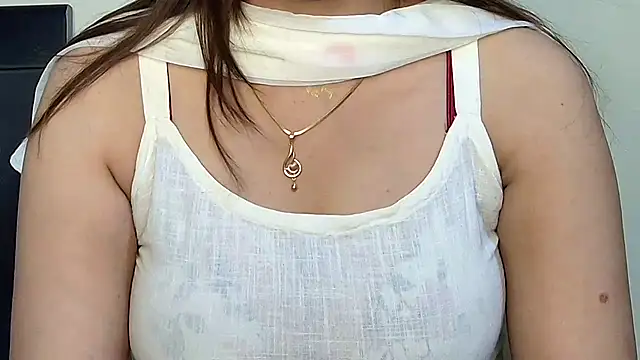 Snapshot of MIss-Naina chatting on 10/16/25, 06:36 MIss-Naina online show from 10/16/25, 06:36