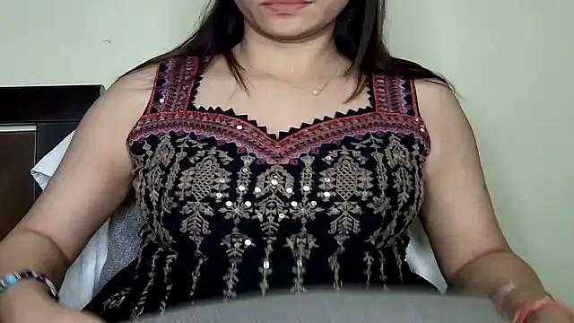 Snapshot of MIss-Naina chatting on 11/29/25, 04:21 MIss-Naina online show from 11/29/25, 04:21