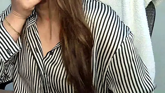 MIss-Naina online show from 04/17/26, 12:19