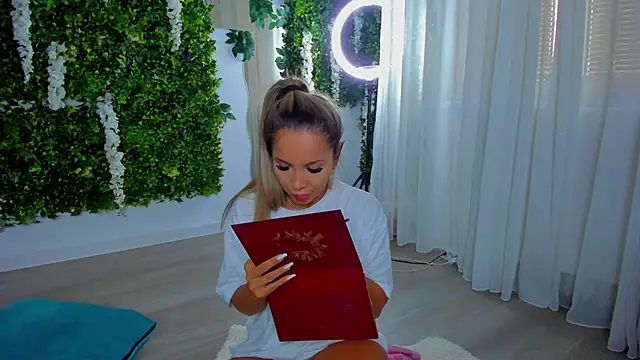 Snapshot of VivienCarter chatting on 09/15/25, 07:30 VivienCarter online show from 09/15/25, 07:30