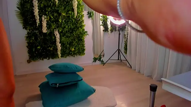 Snapshot of VivienCarter chatting on 10/14/25, 05:25 VivienCarter online show from 10/14/25, 05:25