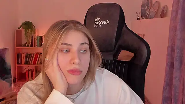 EllieCutes online show from 03/20/25, 11:49