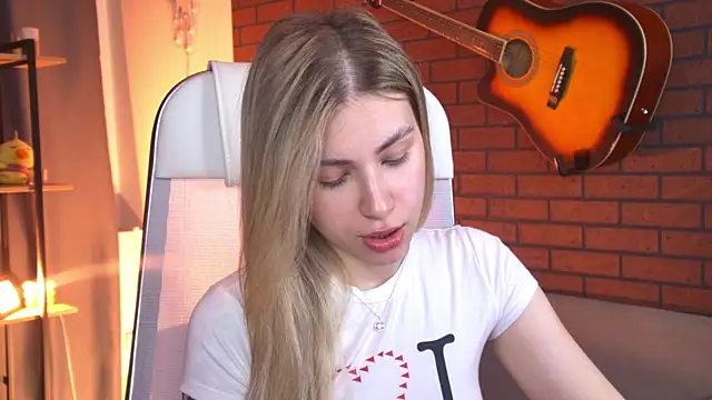 EllieCutes online show from 04/27/26, 06:22