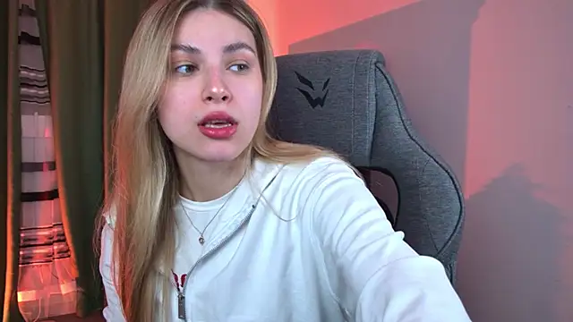 EllieCutes online show from 04/28/26, 05:45