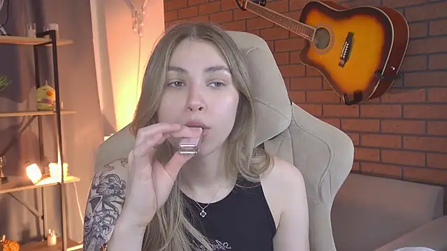 EllieCutes online show from 04/30/26, 09:04