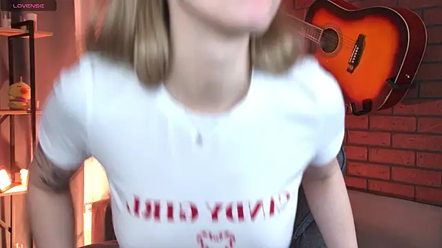 EllieCutes online show from 05/03/26, 08:53