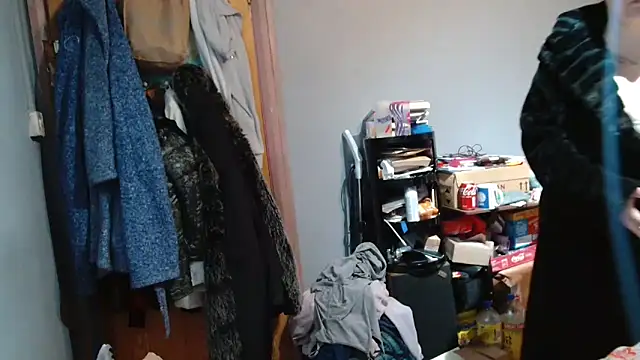 Snapshot of busty-bella1 chatting on 12/15/25, 11:25 busty-bella1 online show from 12/15/25, 11:25