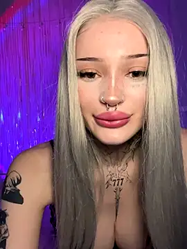 madelinexx online show from 11/17/25, 11:05