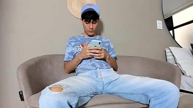 Snapshot of Huge_latin_cock chatting on 02/09/25, 09:06 Huge latin cock online show from 02/09/25, 09:06