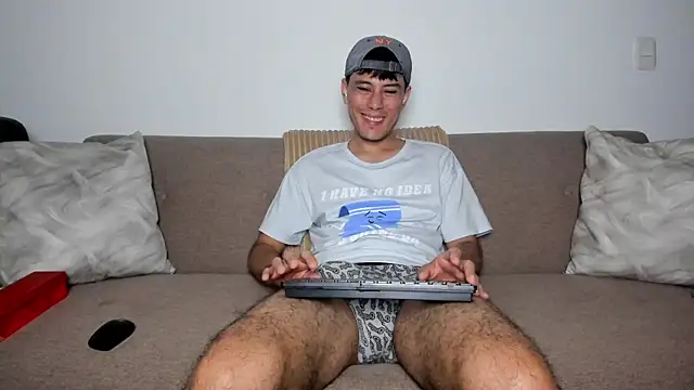 Snapshot of Huge_latin_cock chatting on 10/04/25, 10:08 Huge latin cock online show from 10/04/25, 10:08