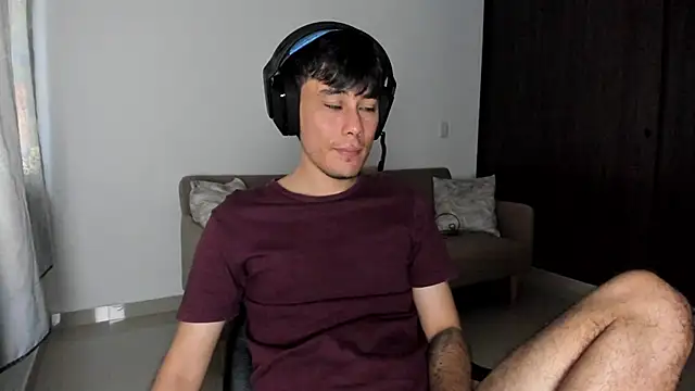 Snapshot of Huge_latin_cock chatting on 10/13/25, 09:15 Huge latin cock online show from 10/13/25, 09:15