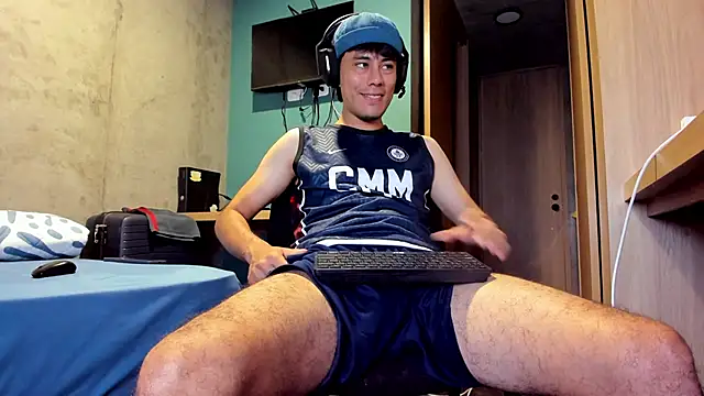 Snapshot of Huge_latin_cock chatting on 01/15/26, 07:28 Huge latin cock online show from 01/15/26, 07:28