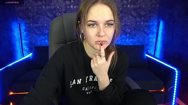 MaribelRiverr  online show from 02/10/25, 06:31