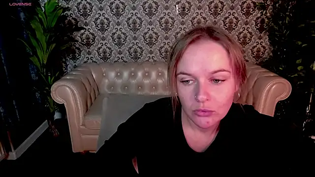 MaribelRiverr  online show from 09/21/25, 05:20