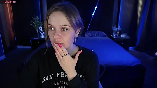 MaribelRiverr  online show from 09/26/25, 05:44